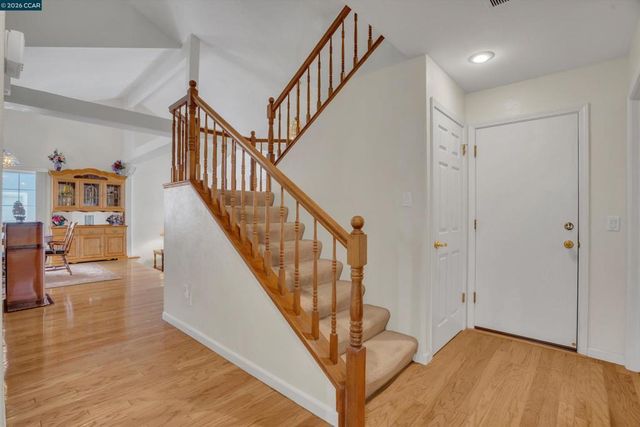 160 Meadow Brook Ct, Oakley, CA 94561