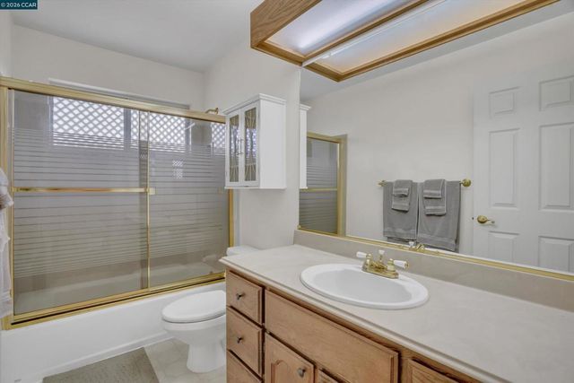 160 Meadow Brook Ct, Oakley, CA 94561