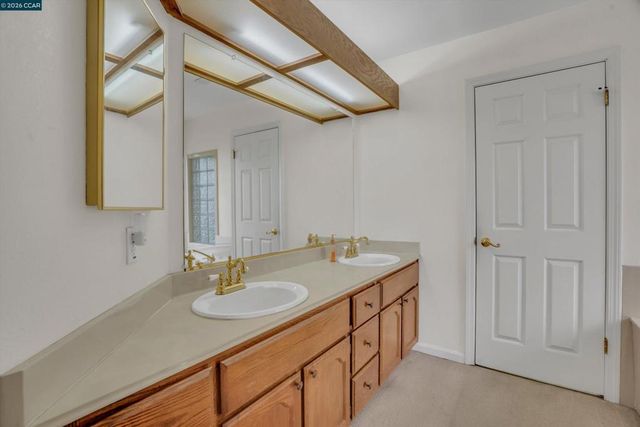160 Meadow Brook Ct, Oakley, CA 94561