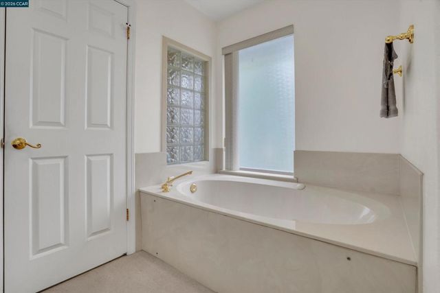 160 Meadow Brook Ct, Oakley, CA 94561