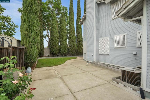 160 Meadow Brook Ct, Oakley, CA 94561
