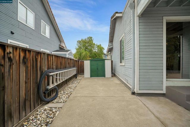 160 Meadow Brook Ct, Oakley, CA 94561