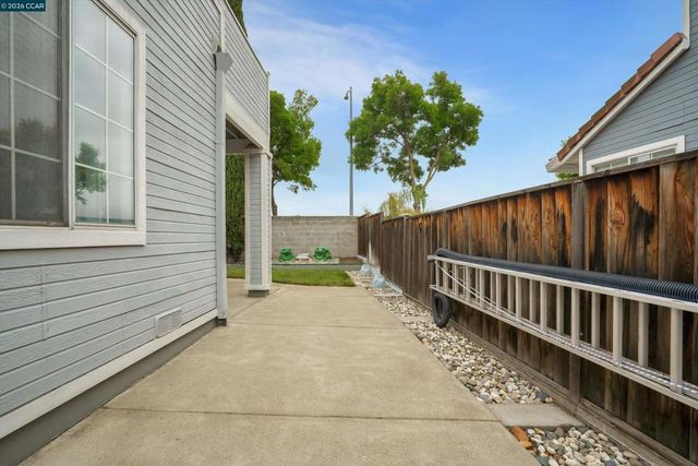 160 Meadow Brook Ct, Oakley, CA 94561
