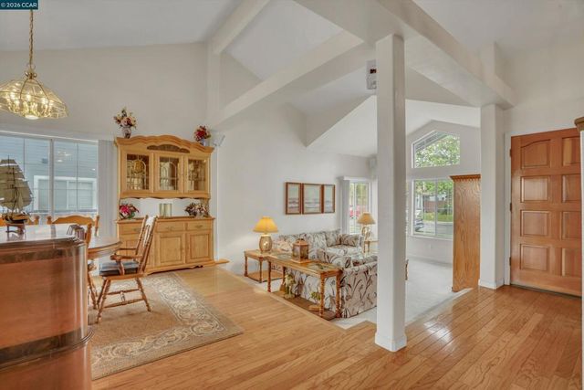 160 Meadow Brook Ct, Oakley, CA 94561
