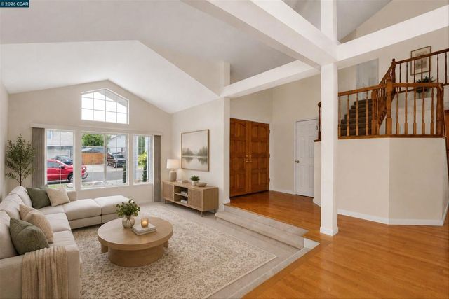 160 Meadow Brook Ct, Oakley, CA 94561