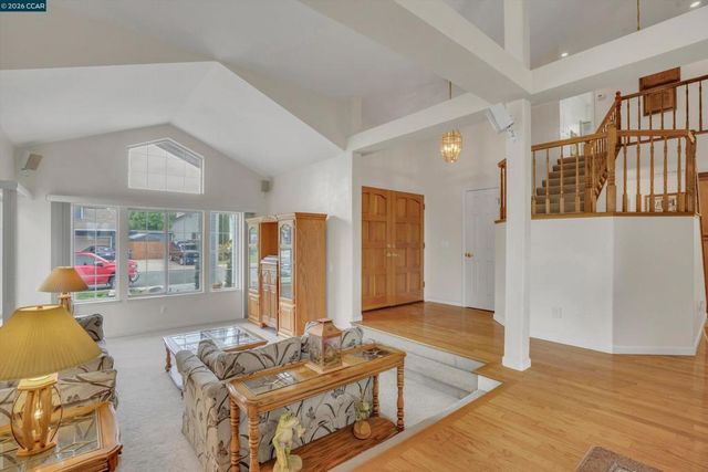 160 Meadow Brook Ct, Oakley, CA 94561