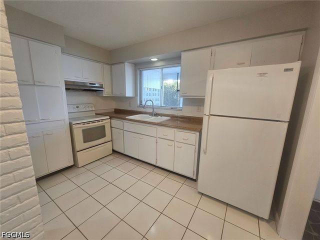 3810 SE 12th AVE 2, Cape Coral, FL 33904