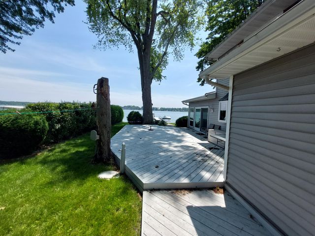 23675 N Shore Drive, Edwardsburg, MI 49112