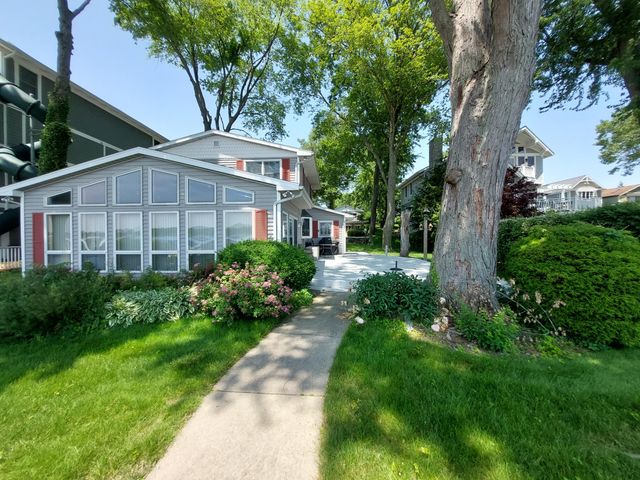 23675 N Shore Drive, Edwardsburg, MI 49112