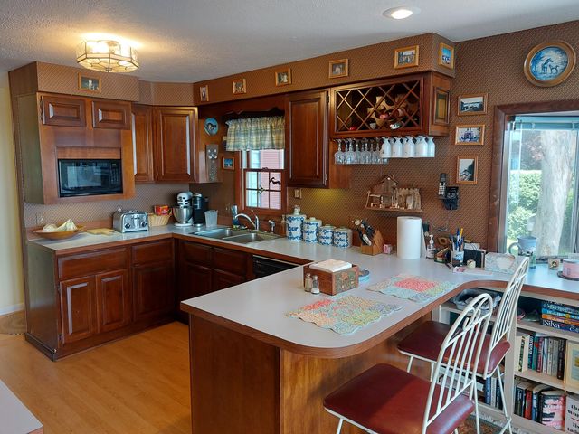 23675 N Shore Drive, Edwardsburg, MI 49112