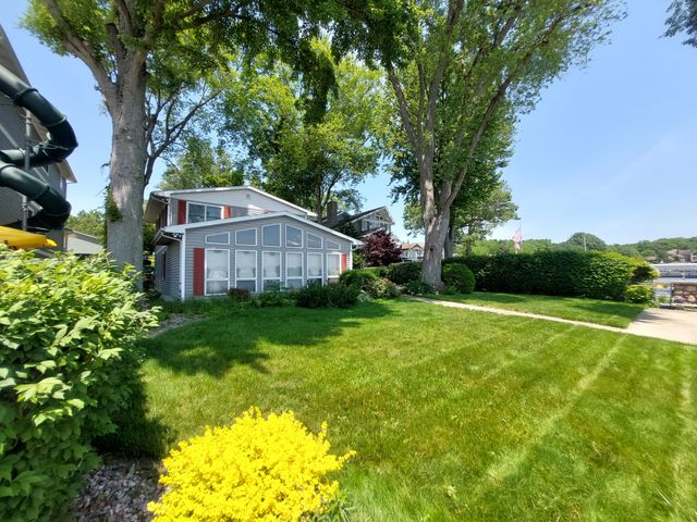 23675 N Shore Drive, Edwardsburg, MI 49112