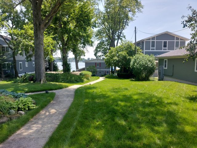 23675 N Shore Drive, Edwardsburg, MI 49112