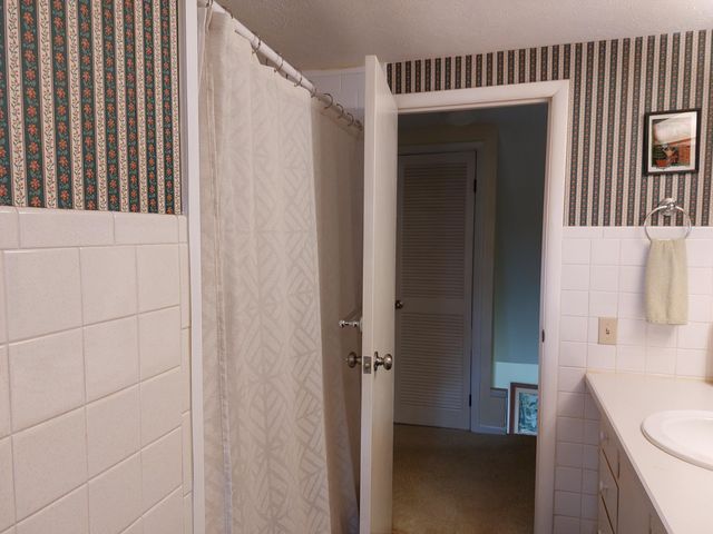 23675 N Shore Drive, Edwardsburg, MI 49112
