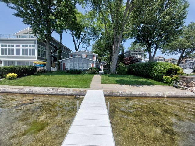 23675 N Shore Drive, Edwardsburg, MI 49112