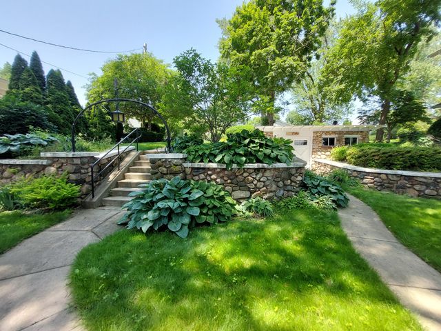 23675 N Shore Drive, Edwardsburg, MI 49112