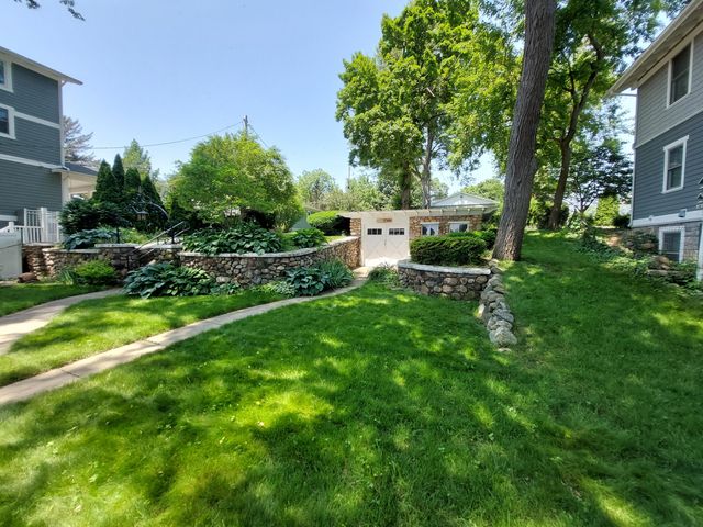 23675 N Shore Drive, Edwardsburg, MI 49112