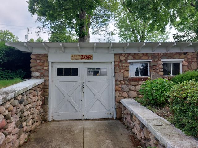 23675 N Shore Drive, Edwardsburg, MI 49112