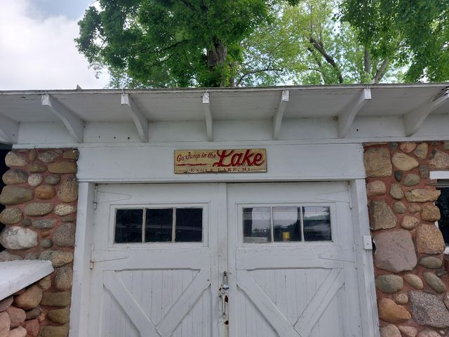 23675 N Shore Drive, Edwardsburg, MI 49112
