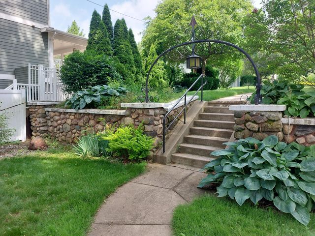 23675 N Shore Drive, Edwardsburg, MI 49112