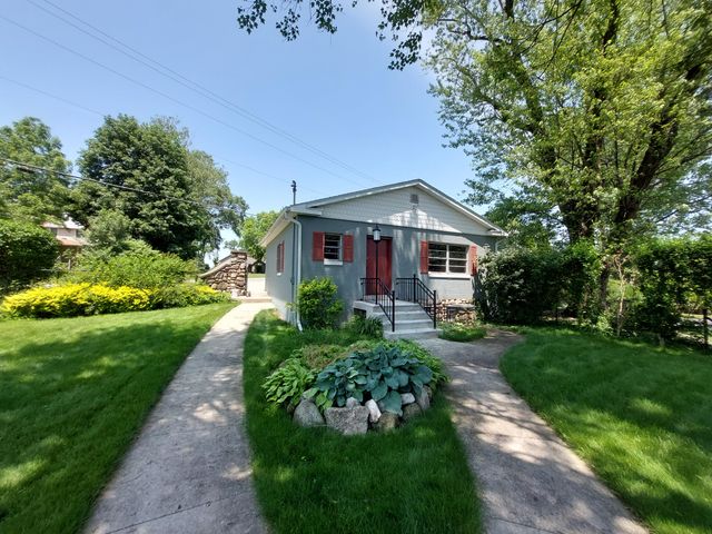 23675 N Shore Drive, Edwardsburg, MI 49112