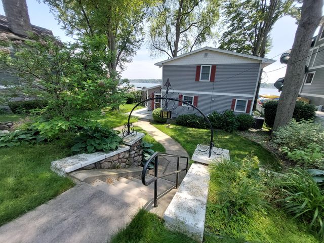 23675 N Shore Drive, Edwardsburg, MI 49112