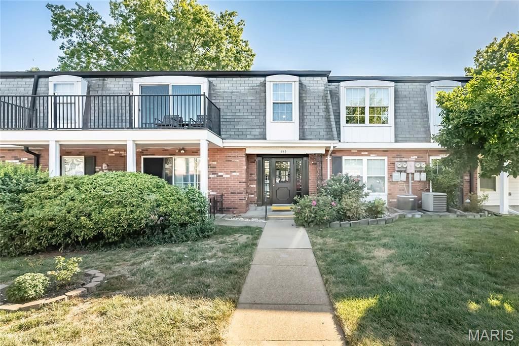 853 Dumont Place B, St Louis, MO 63125