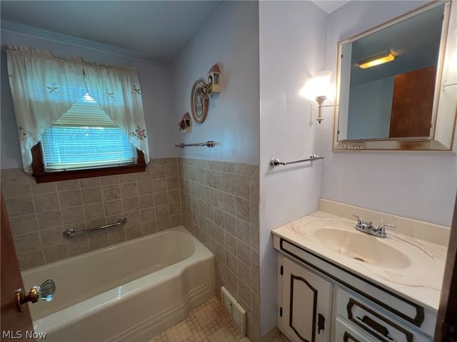 6030 Firestone Road NE, Canton, OH 44721