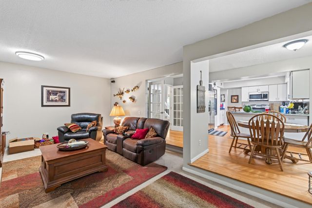 7001 Beacon Circle, Eden Prairie, MN 55346