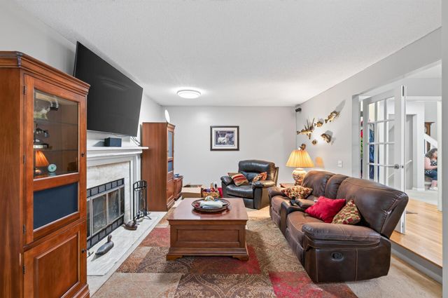 7001 Beacon Circle, Eden Prairie, MN 55346