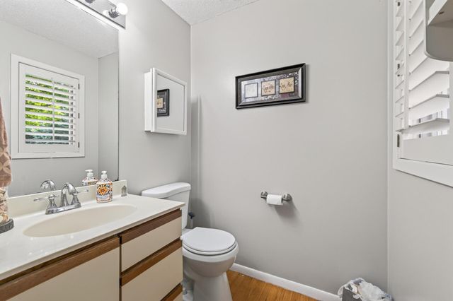 7001 Beacon Circle, Eden Prairie, MN 55346