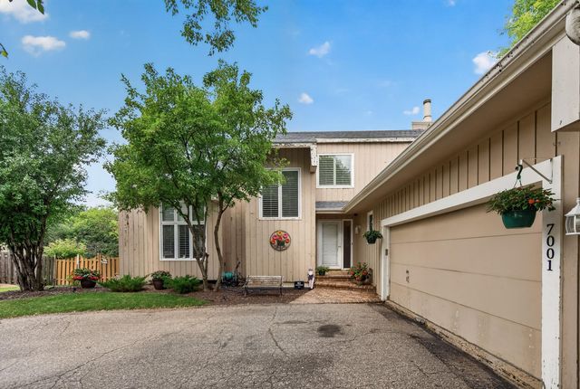 7001 Beacon Circle, Eden Prairie, MN 55346