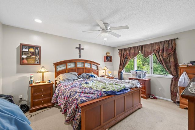 7001 Beacon Circle, Eden Prairie, MN 55346