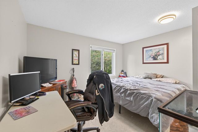 7001 Beacon Circle, Eden Prairie, MN 55346