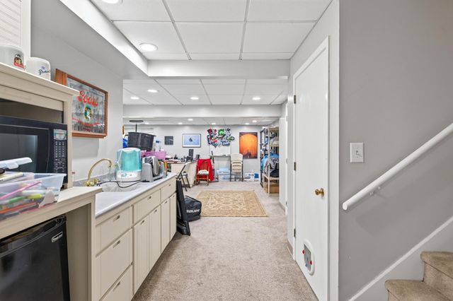 7001 Beacon Circle, Eden Prairie, MN 55346