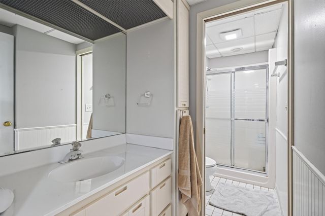7001 Beacon Circle, Eden Prairie, MN 55346