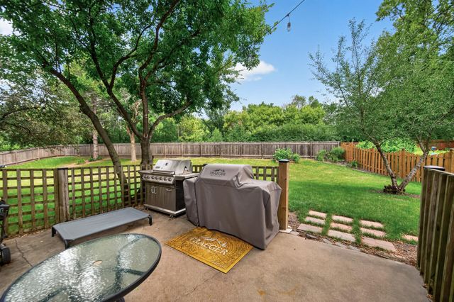 7001 Beacon Circle, Eden Prairie, MN 55346