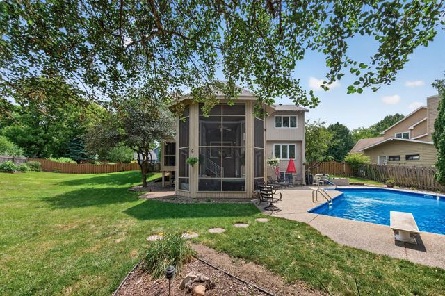 7001 Beacon Circle, Eden Prairie, MN 55346