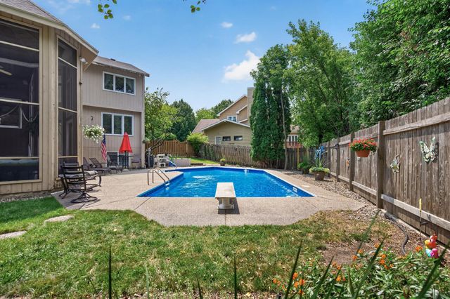 7001 Beacon Circle, Eden Prairie, MN 55346