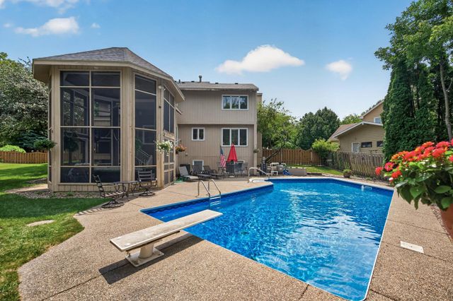 7001 Beacon Circle, Eden Prairie, MN 55346