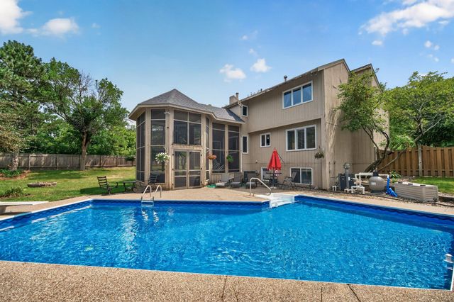 7001 Beacon Circle, Eden Prairie, MN 55346