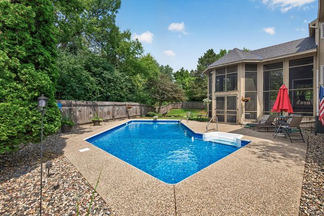 7001 Beacon Circle, Eden Prairie, MN 55346