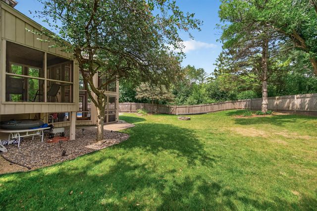 7001 Beacon Circle, Eden Prairie, MN 55346
