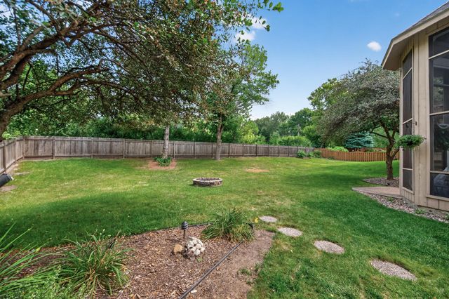 7001 Beacon Circle, Eden Prairie, MN 55346