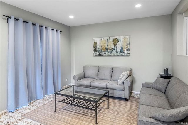 26 Belmonte, Irvine, CA 92620