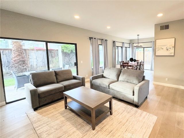 26 Belmonte, Irvine, CA 92620