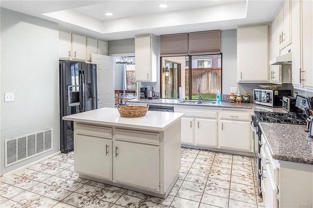 26 Belmonte, Irvine, CA 92620