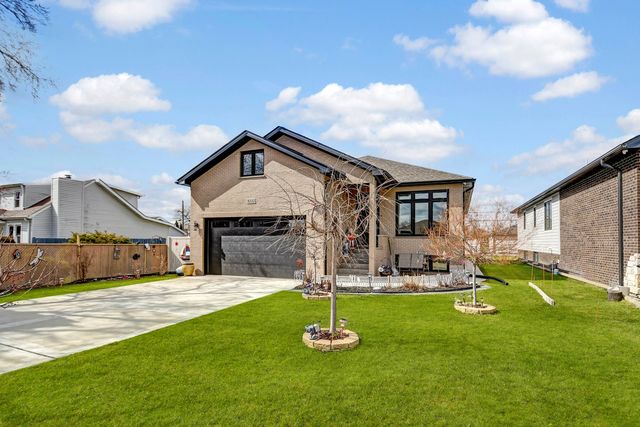 8332 S 78th Court, Justice, IL 60458