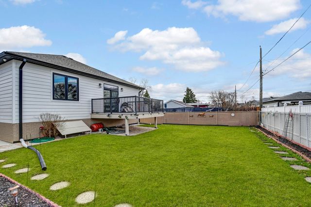 8332 S 78th Court, Justice, IL 60458