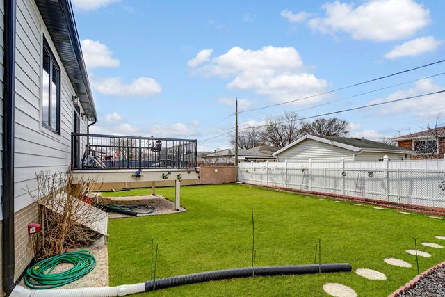 8332 S 78th Court, Justice, IL 60458