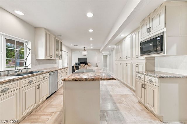 2252 Buckingham Court, Henderson, NV 89074